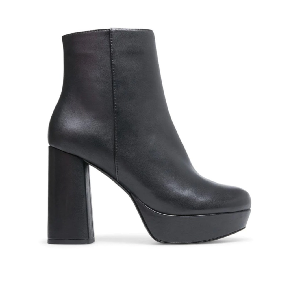 Steve Madden Grate Black Leather Booties